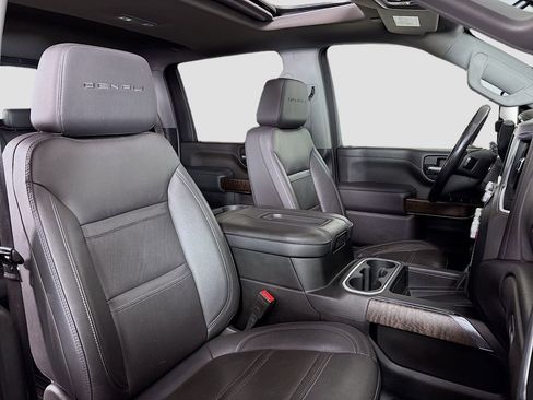 Used 2022 GMC Sierra 3500 Denali w/ Denali Ultimate Package image 32