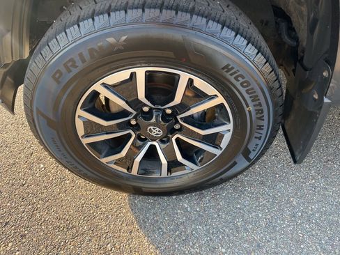 Used 2023 Toyota Tacoma TRD Sport AWD/4WD image 11