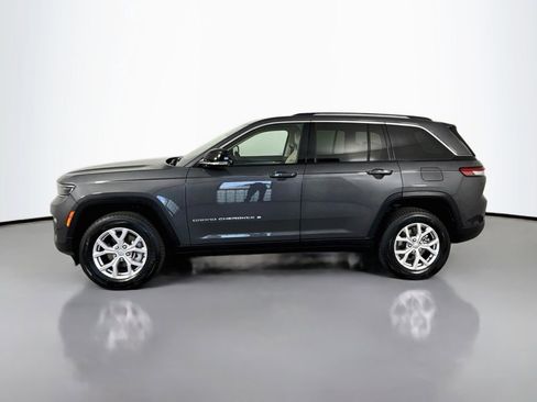 Used 2022 Jeep Grand Cherokee Limited AWD/4WD image 2