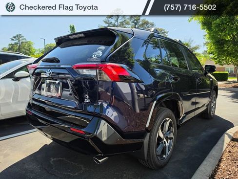 Used 2022 Toyota RAV4 SE w/ Weather & Moonroof Package image 6