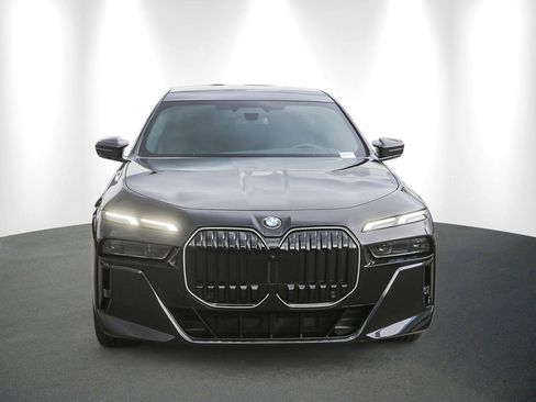 Certified 2025 BMW 740i RWD image 2