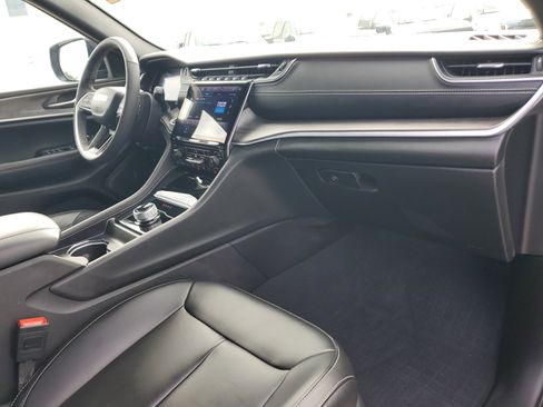 Used 2024 Jeep Grand Cherokee Limited w/ Black Appearance Package image 19