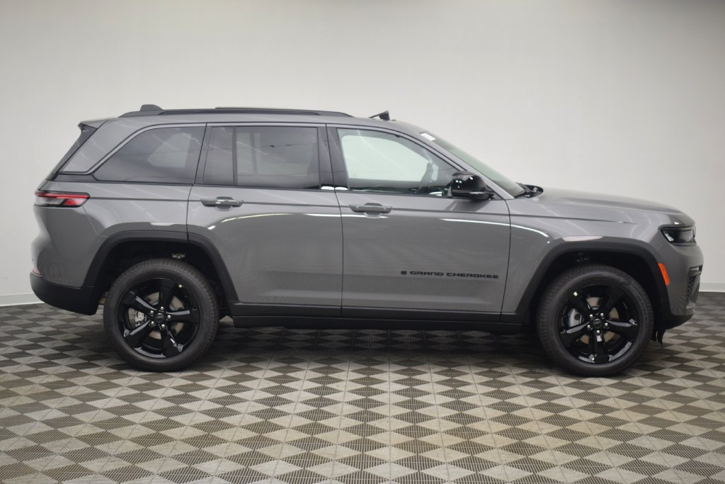 New 2027 Jeep Grand Cherokee Limited AWD/4WD image 3