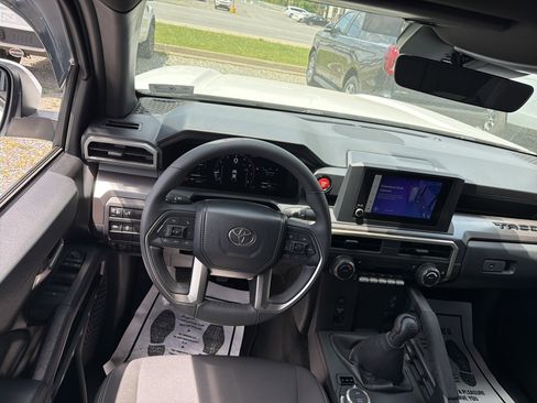 Used 2025 Toyota Tacoma TRD Off-Road AWD/4WD image 14