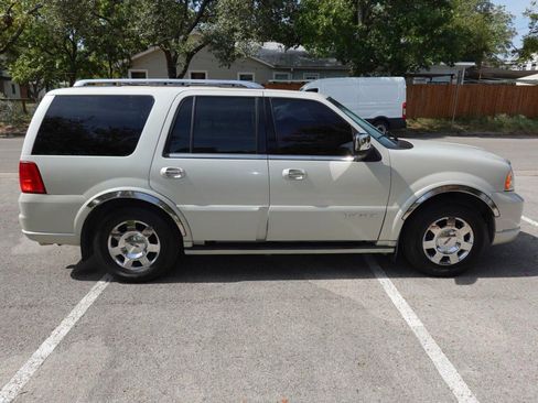 Used 2005 Lincoln Navigator Luxury image 8