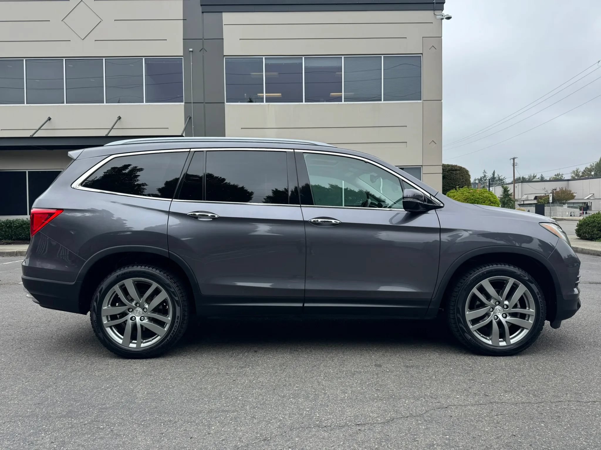 Used 2018 Honda Pilot Elite image 12