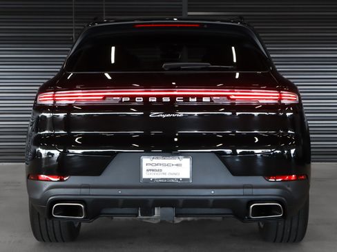 Certified 2025 Porsche Cayenne image 9