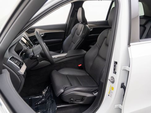 Used 2024 Volvo XC90 B6 Ultimate w/ Protection Package image 15