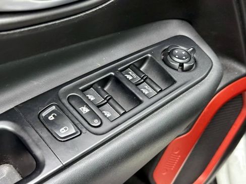 Used 2017 Jeep Renegade Trailhawk AWD/4WD image 17