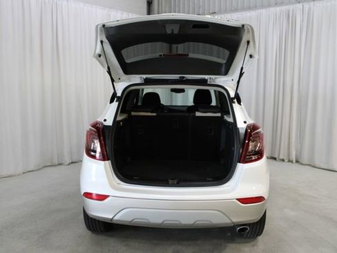 Used 2022 Buick Encore Preferred AWD/4WD image 30