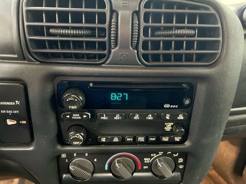 Used 2003 Chevrolet S10 Pickup 2WD Regular Cab w/ Convenience Package image 13