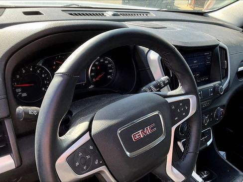 Used 2024 GMC Terrain SLT w/ Infotainment Package II image 9