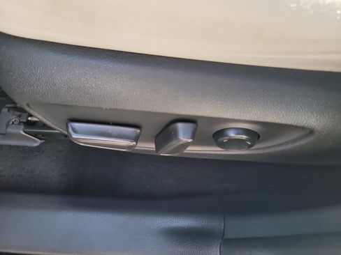 Used 2022 Toyota RAV4 XLE w/ Convenience Package FWD image 21