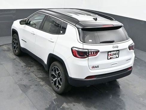 Used 2025 Jeep Compass Limited image 41