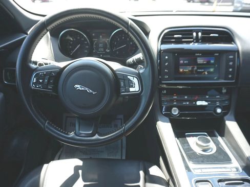 Used 2018 Jaguar F-PACE Premium AWD/4WD image 24