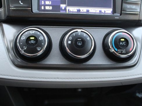 Used 2015 Toyota RAV4 LE FWD image 21