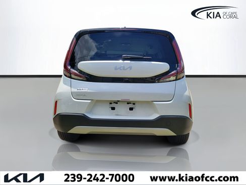 Used 2025 Kia Soul LX FWD image 4