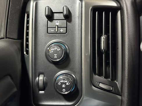 Used 2018 Chevrolet Silverado 1500 LT w/ All Star Edition AWD/4WD image 18