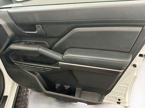 Used 2025 Toyota 4Runner SR5 AWD/4WD image 33