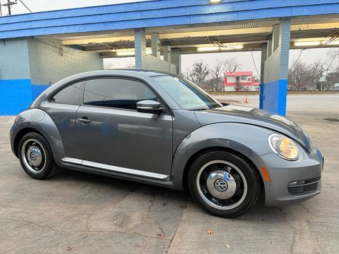 Used 2013 Volkswagen Beetle 2.5 image 3