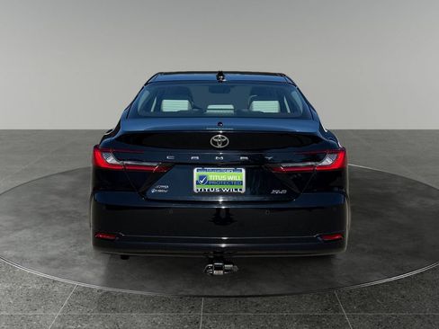 Used 2025 Toyota Camry XLE AWD/4WD image 9