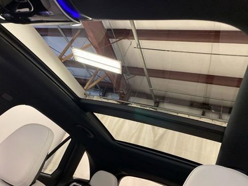 Used 2024 Mercedes-Benz GLC 300 4MATIC image 16