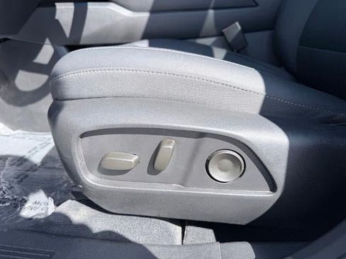 Used 2026 Chevrolet Equinox LT w/ Convenience Package II FWD image 20