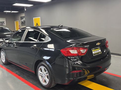 Used 2017 Chevrolet Cruze LT FWD image 8
