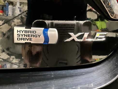 Used 2017 Toyota Camry XLE image 10