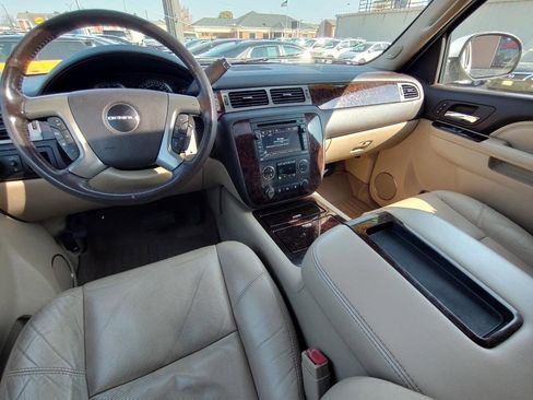 Used 2011 GMC Yukon Denali image 39