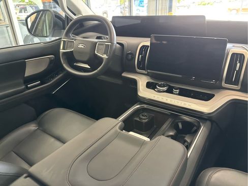 Used 2025 Ford Expedition Active AWD/4WD image 11