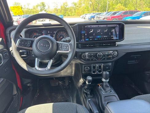 Used 2024 Jeep Wrangler Unlimited Sahara AWD/4WD image 28