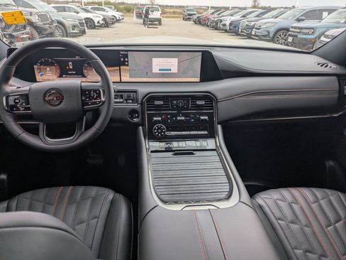 Used 2025 Nissan Armada PRO-4X image 17