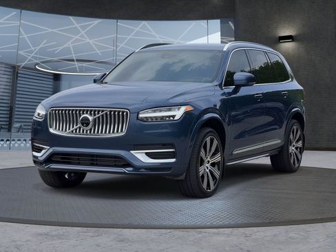 Used 2025 Volvo XC90 T8 Plus w/ Protection Package Premier AWD/4WD image 2