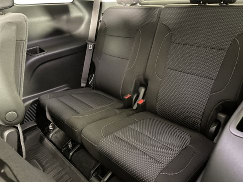 Used 2023 GMC Acadia SLE w/ Driver Convenience Package image 11