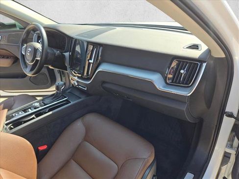 Used 2020 Volvo XC60 T5 Momentum w/ Protection Package Premier FWD image 23