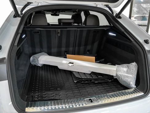 Used 2024 Audi Q8 Prestige image 50