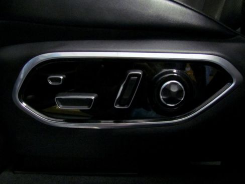 Used 2023 Jeep Grand Cherokee Overland w/ Luxury Tech Group IV image 17