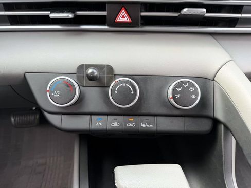 Certified 2024 Hyundai Elantra SE FWD image 34