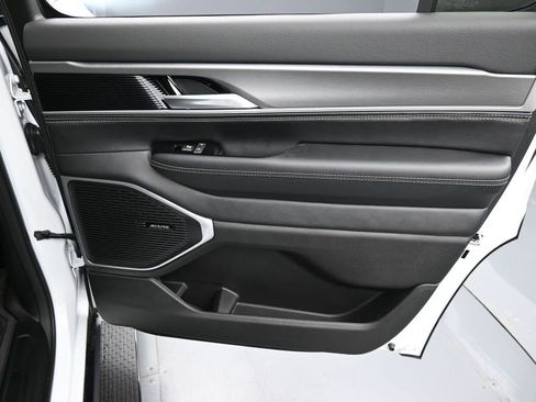 New 2026 Jeep Grand Wagoneer 4WD image 19