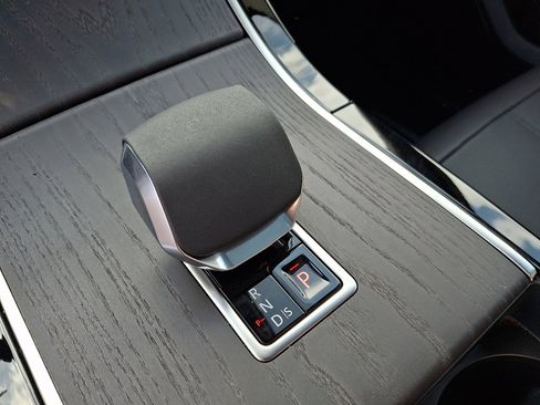 Used 2026 Land Rover Range Rover Velar Dynamic SE image 15