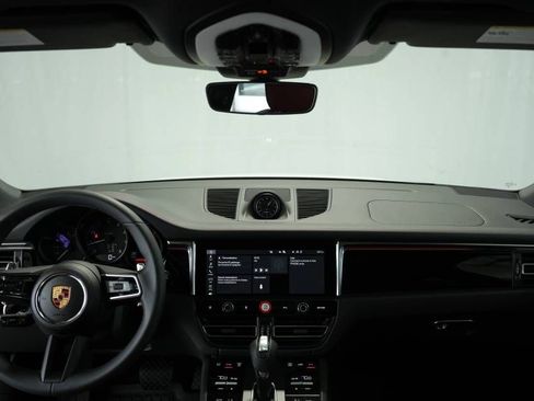 Certified 2025 Porsche Macan AWD/4WD image 16