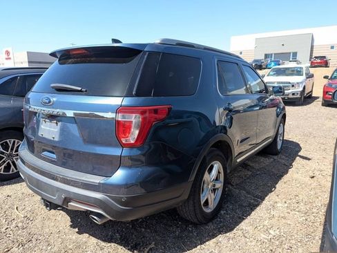 Used 2018 Ford Explorer XLT FWD image 5