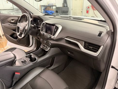 Used 2023 GMC Terrain SLT image 35