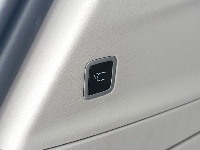 Used 2024 Chrysler Pacifica Limited FWD image 8