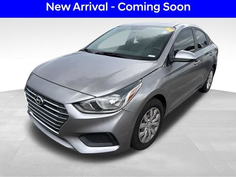 Used 2021 Hyundai Accent SE FWD image 2