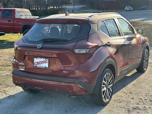 Used 2022 Nissan Kicks SV image 5