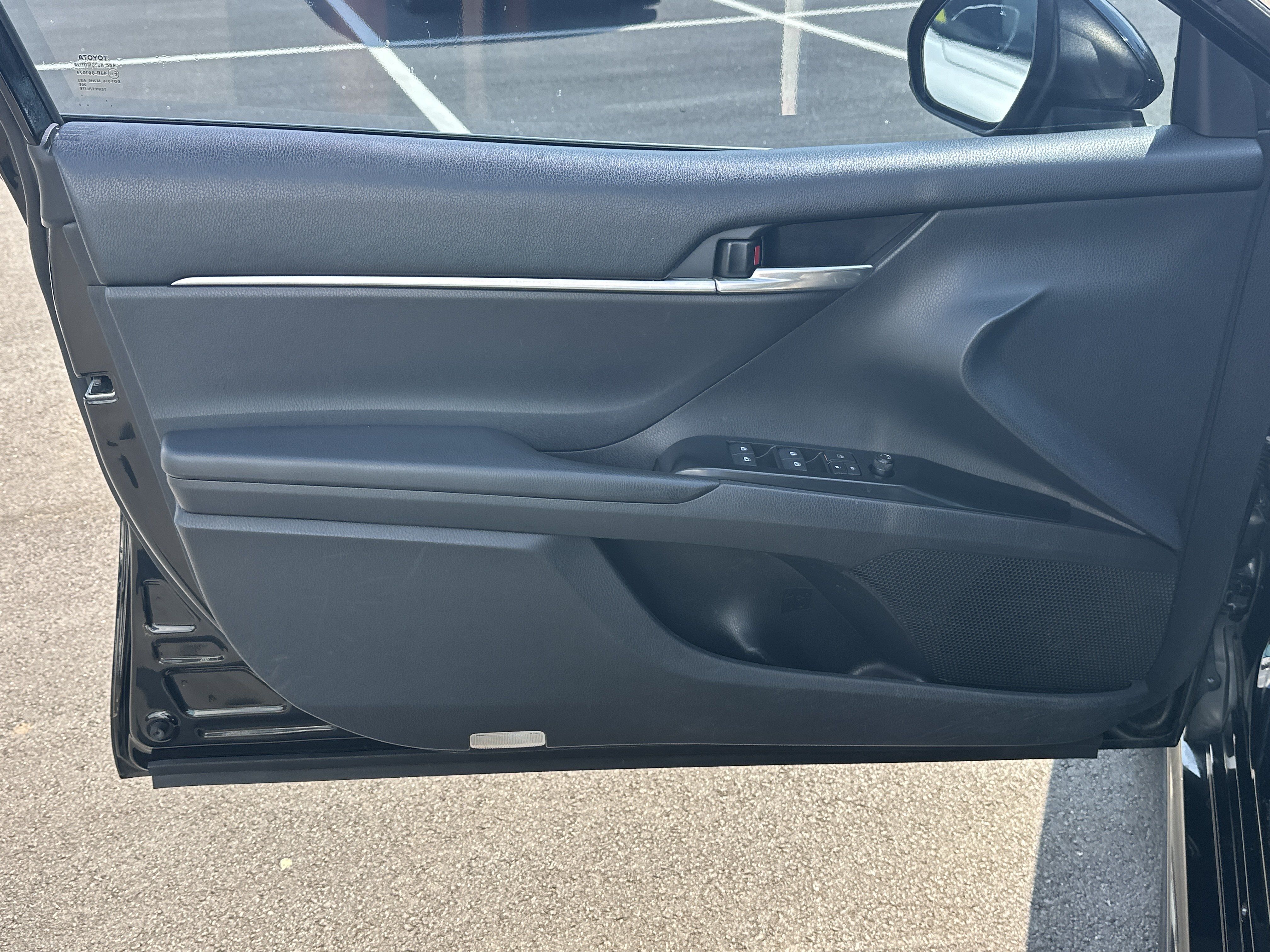Used 2018 Toyota Camry SE FWD image 11