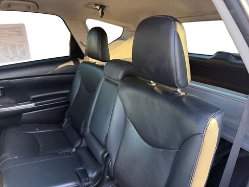 Used 2016 Toyota Prius V Five image 16