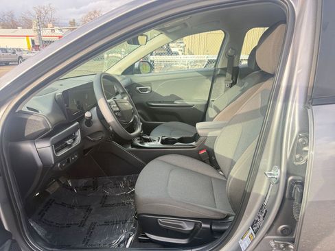 Used 2025 Kia K4 LXS image 27
